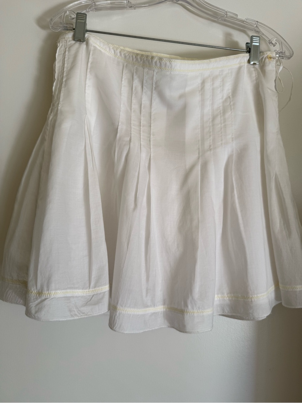 Abercrombie & Fitch White Circle Skirt with Pale Yellow Trim